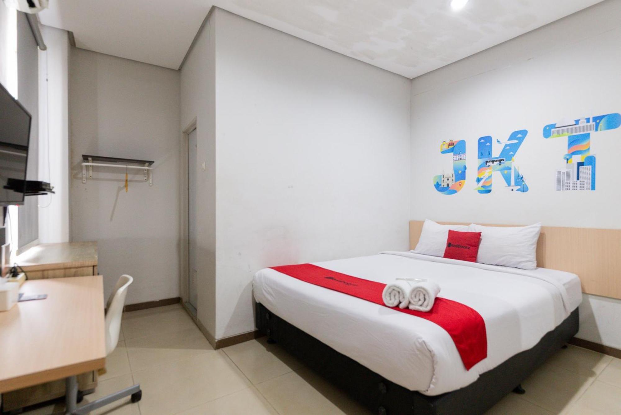 Reddoorz Plus Syariah Near Mall Pondok Indah Dżakarta Zewnętrze zdjęcie