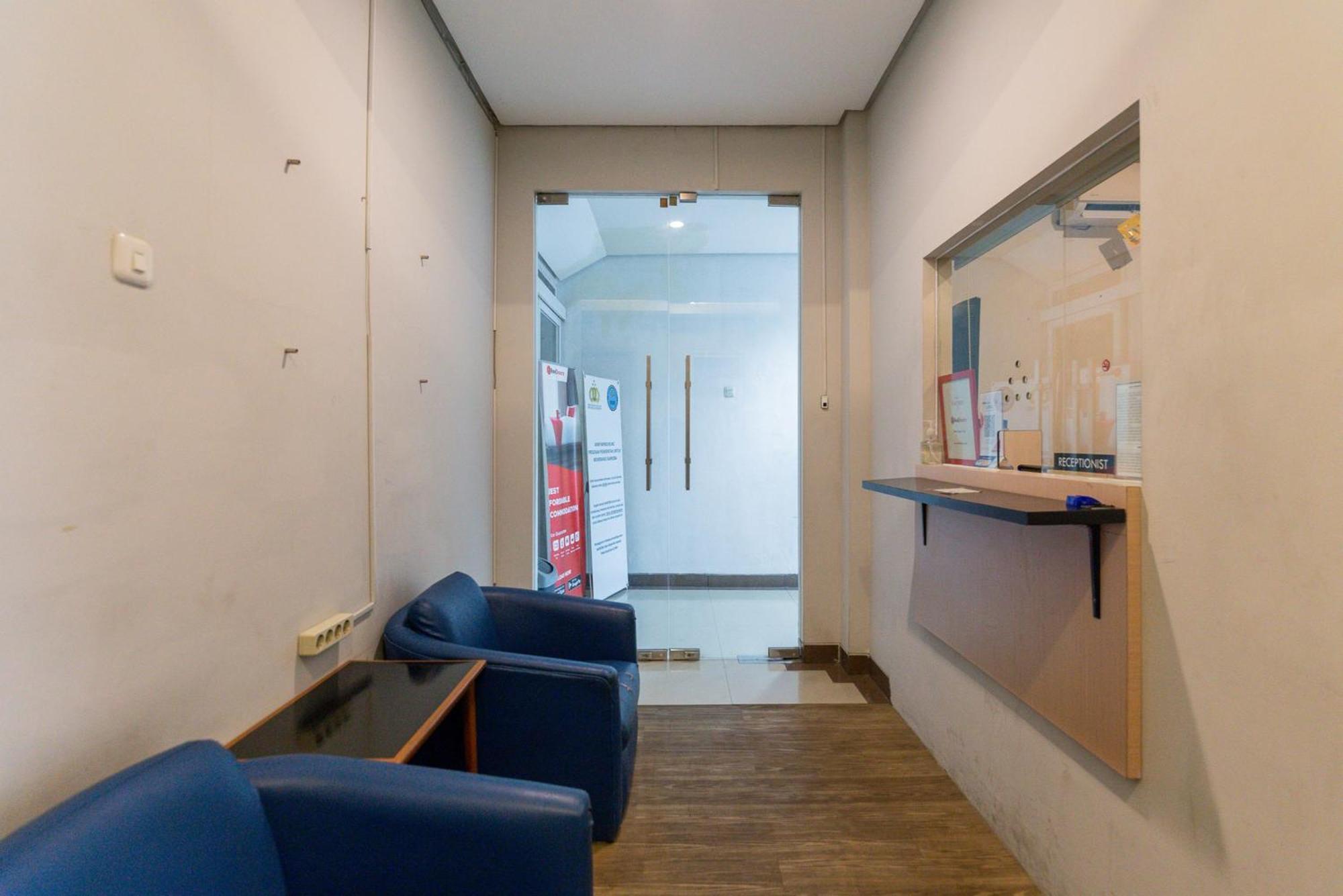 Reddoorz Plus Syariah Near Mall Pondok Indah Dżakarta Zewnętrze zdjęcie