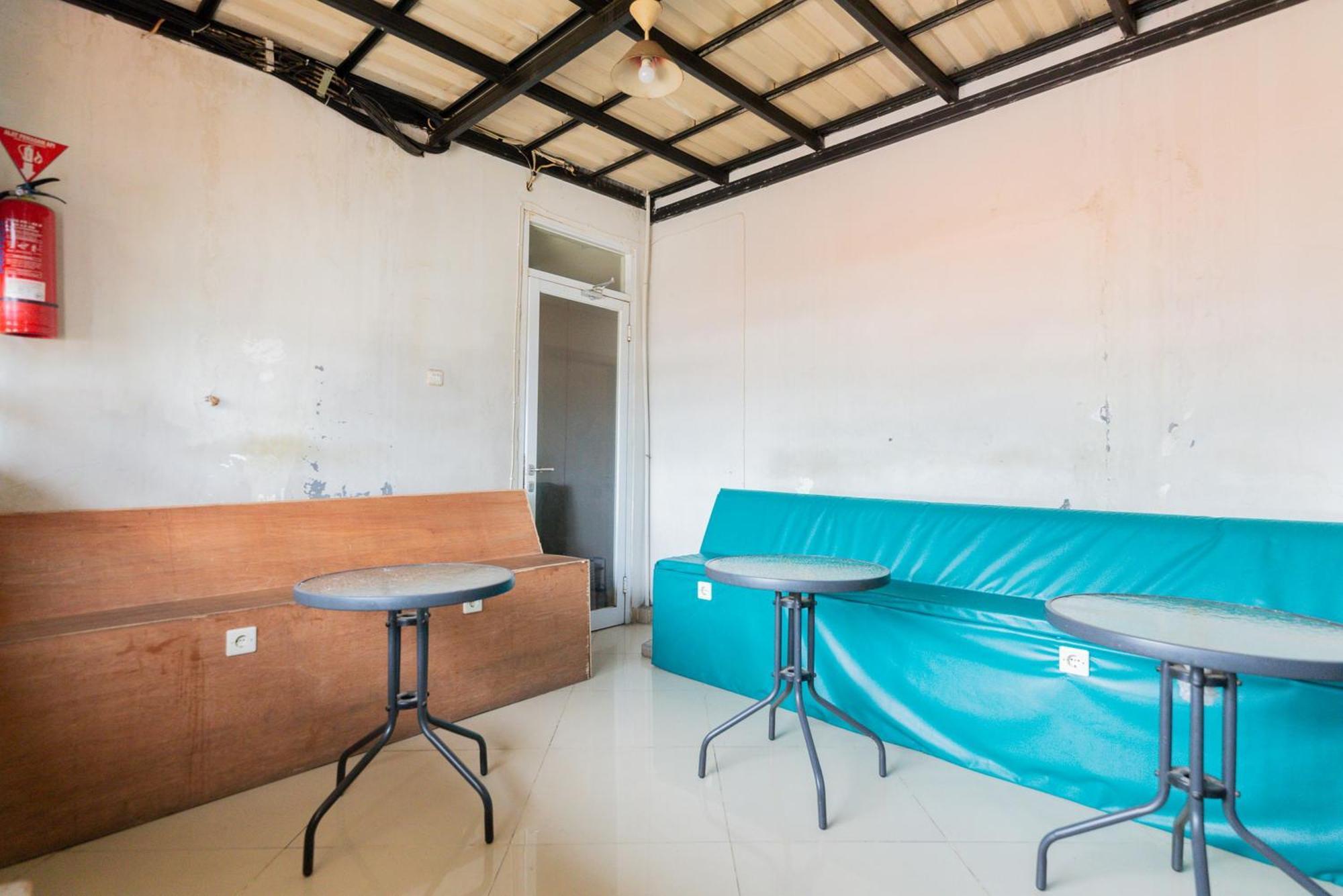 Reddoorz Plus Syariah Near Mall Pondok Indah Dżakarta Zewnętrze zdjęcie