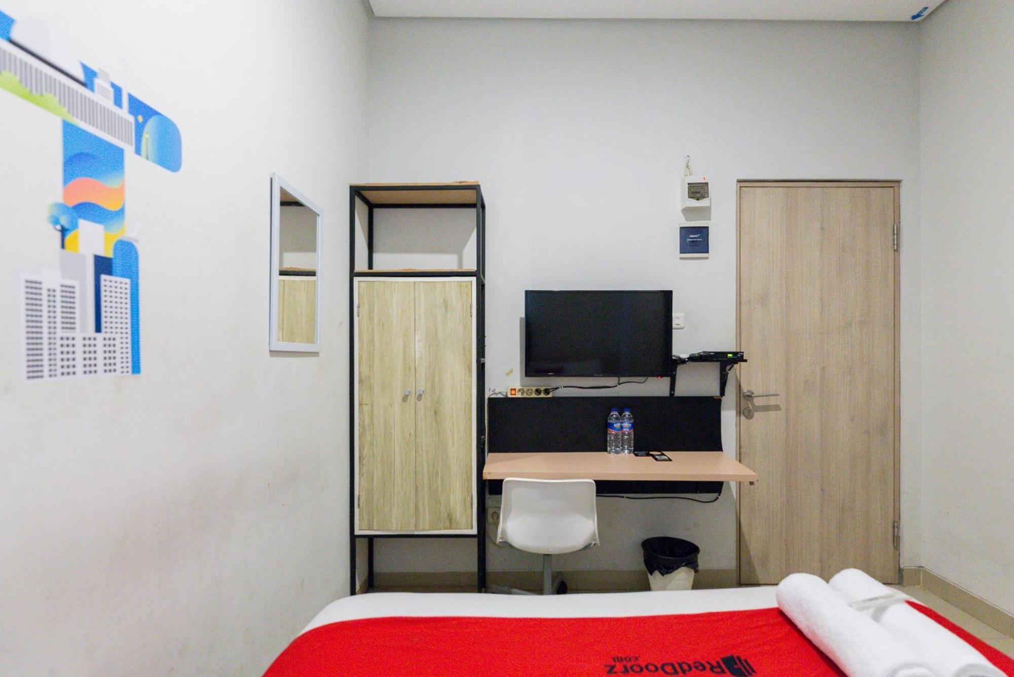 Reddoorz Plus Syariah Near Mall Pondok Indah Dżakarta Zewnętrze zdjęcie