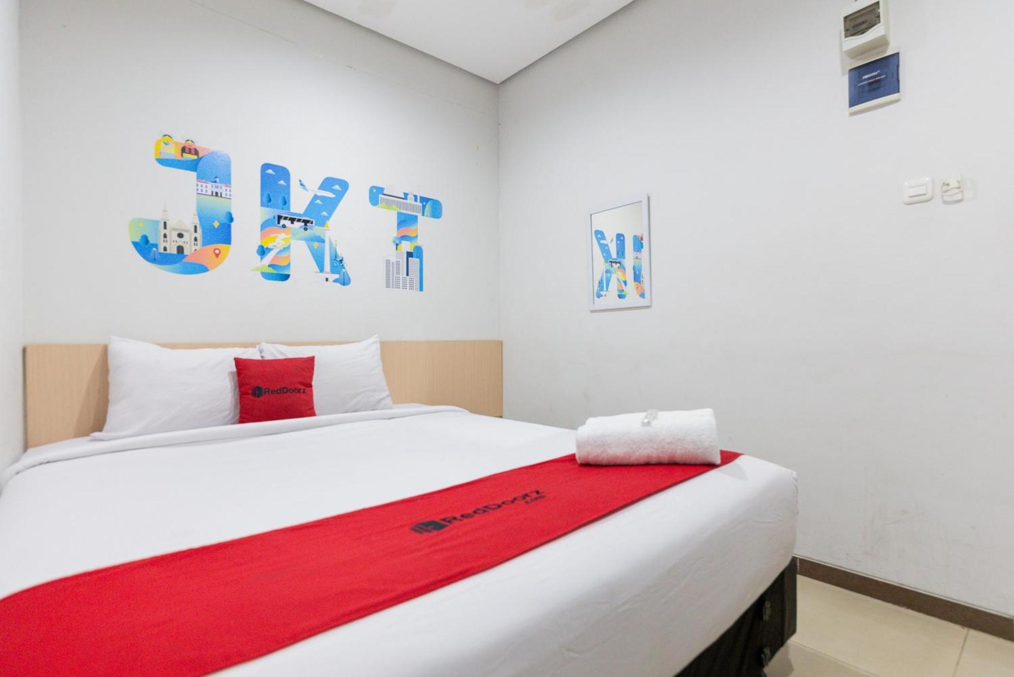 Reddoorz Plus Syariah Near Mall Pondok Indah Dżakarta Zewnętrze zdjęcie