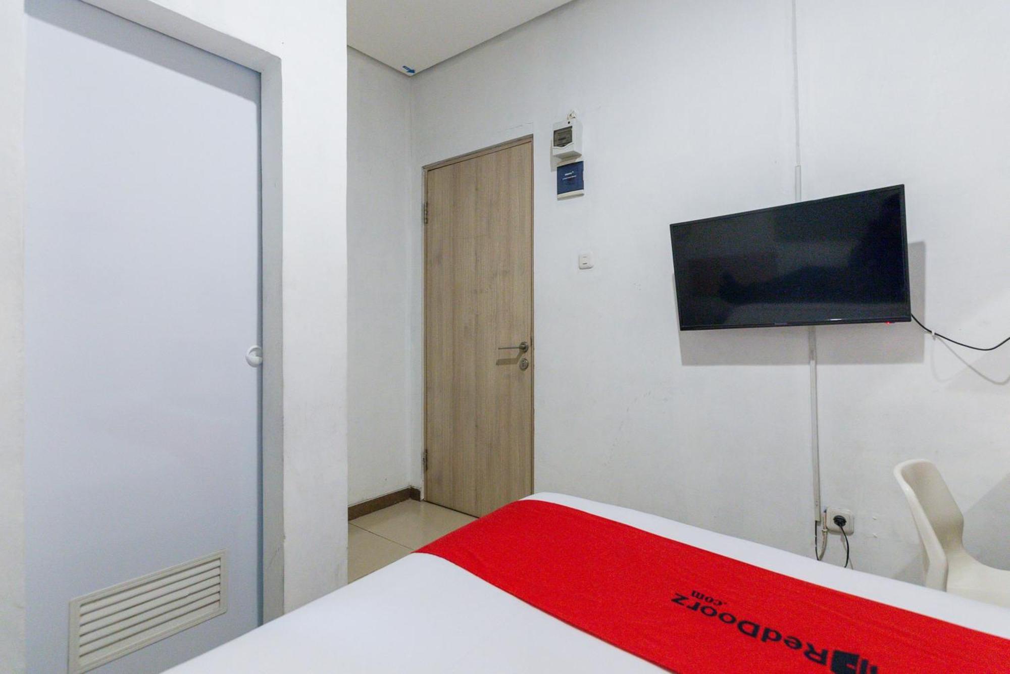 Reddoorz Plus Syariah Near Mall Pondok Indah Dżakarta Zewnętrze zdjęcie