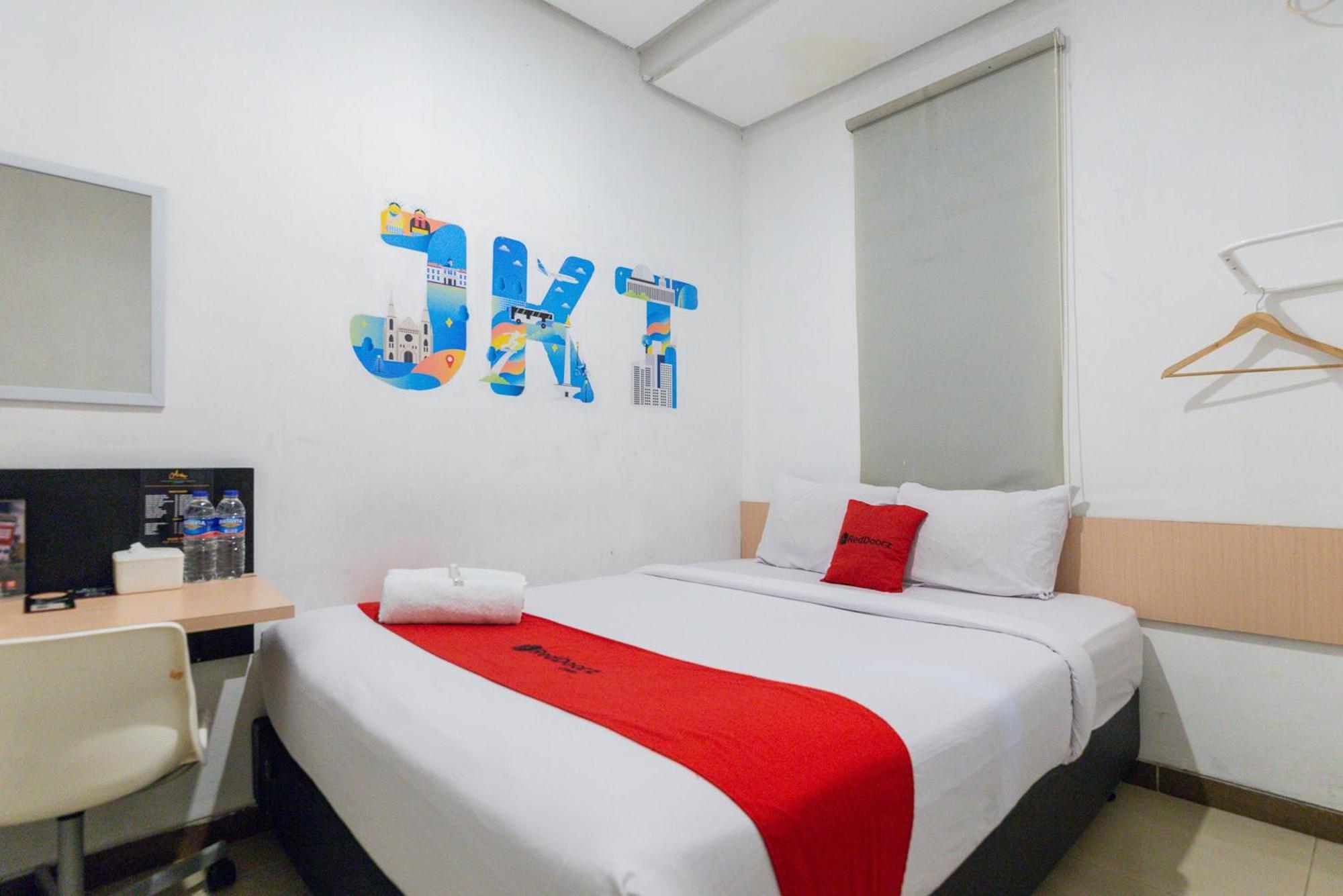 Reddoorz Plus Syariah Near Mall Pondok Indah Dżakarta Zewnętrze zdjęcie