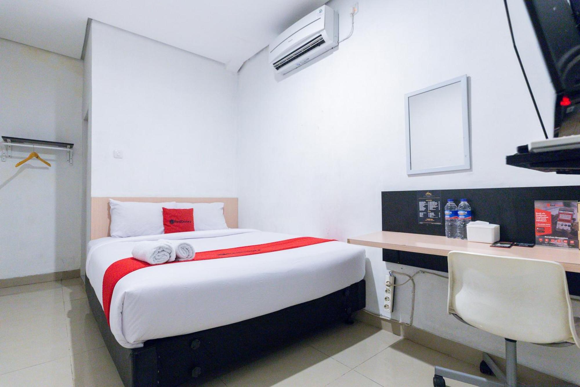 Reddoorz Plus Syariah Near Mall Pondok Indah Dżakarta Zewnętrze zdjęcie